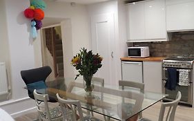 Frog Palace - Secure Parking-Outside Area-Topsham-Exeter-Beach-Chiefs-Wifi
