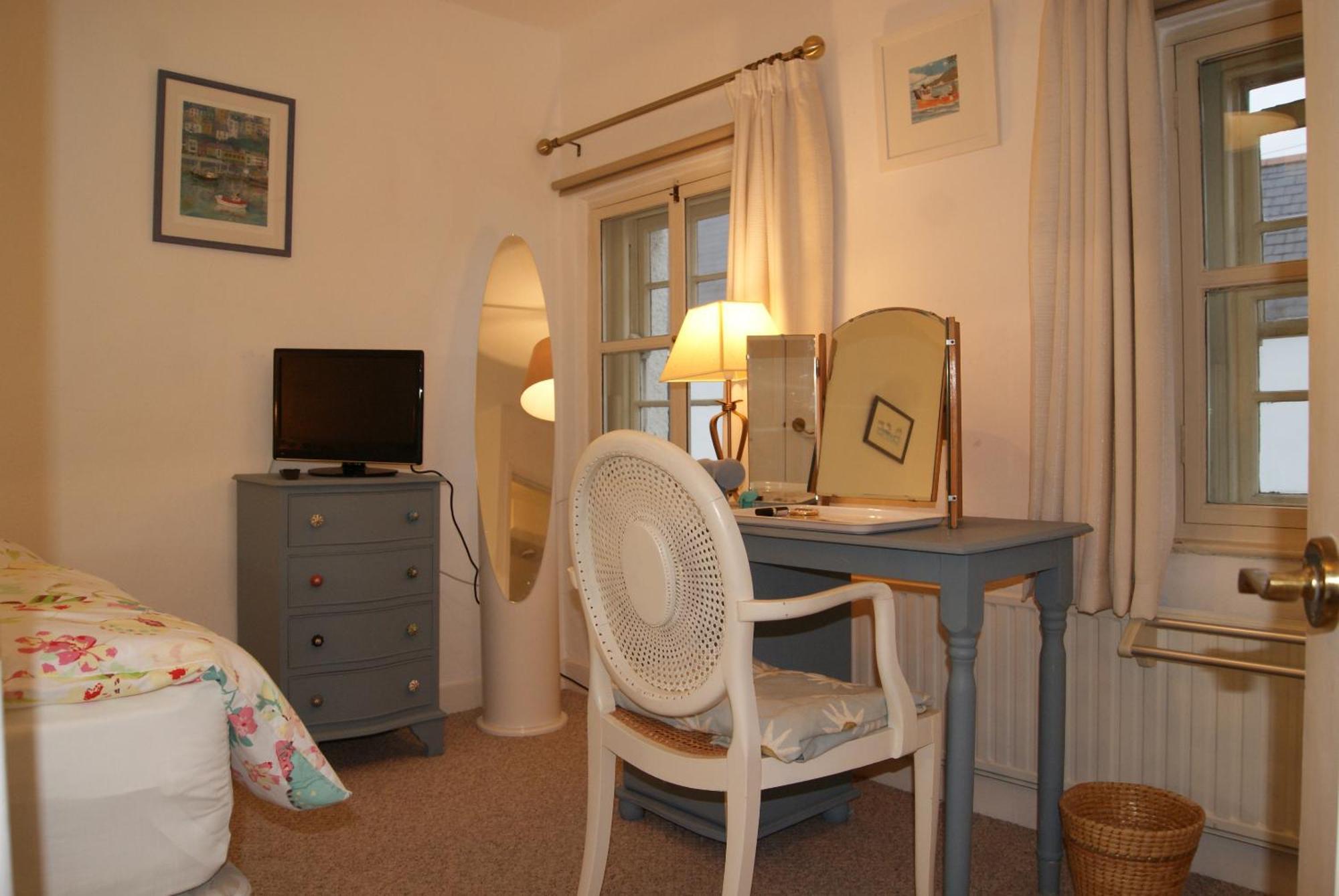 Frog Palace - Secure Parking-Outside Area-Topsham-Exeter-Beach-Chiefs-Wifi Room photo